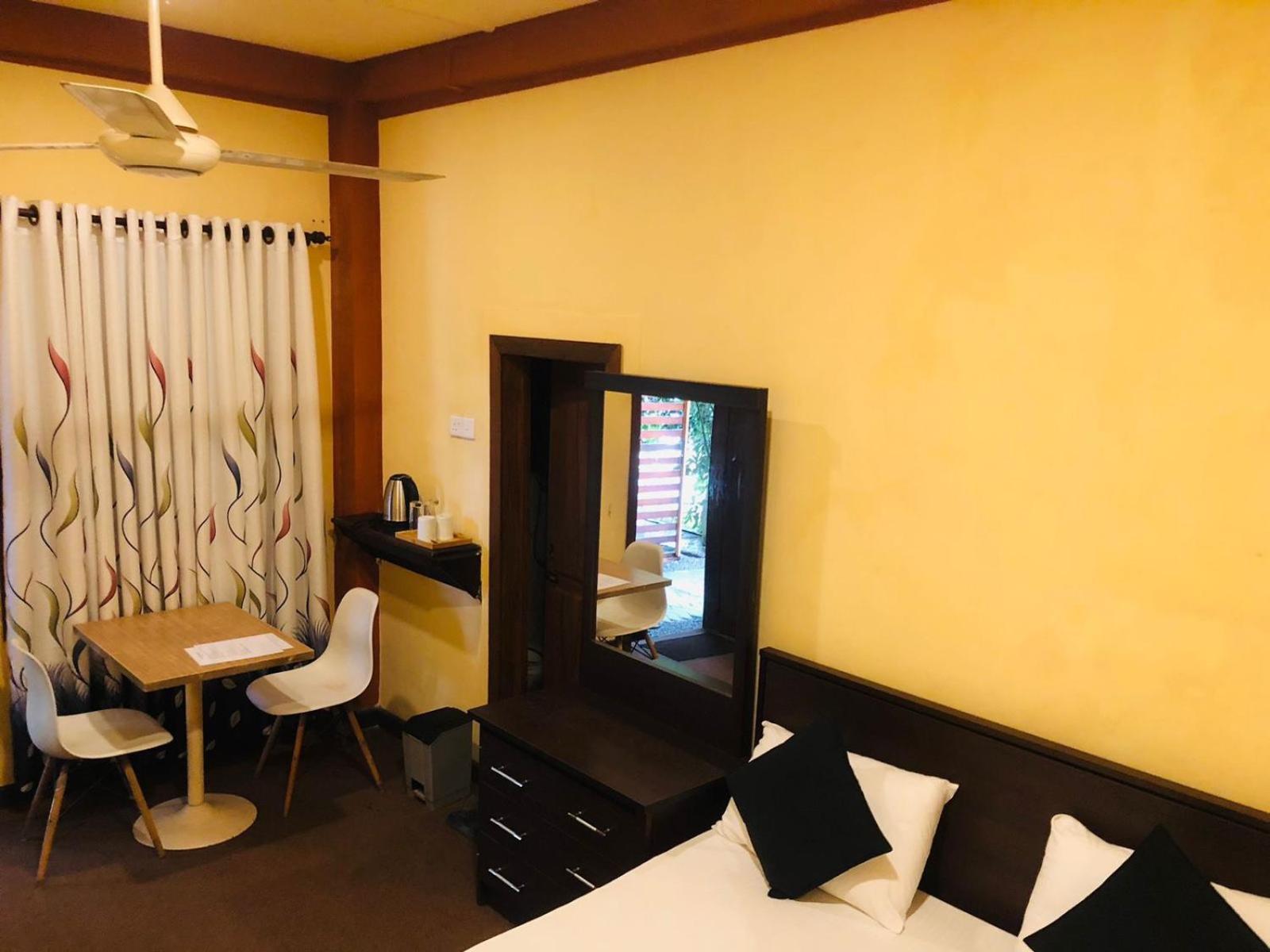 Cinnamon Airport Residencies Katunayaka Bagian luar foto